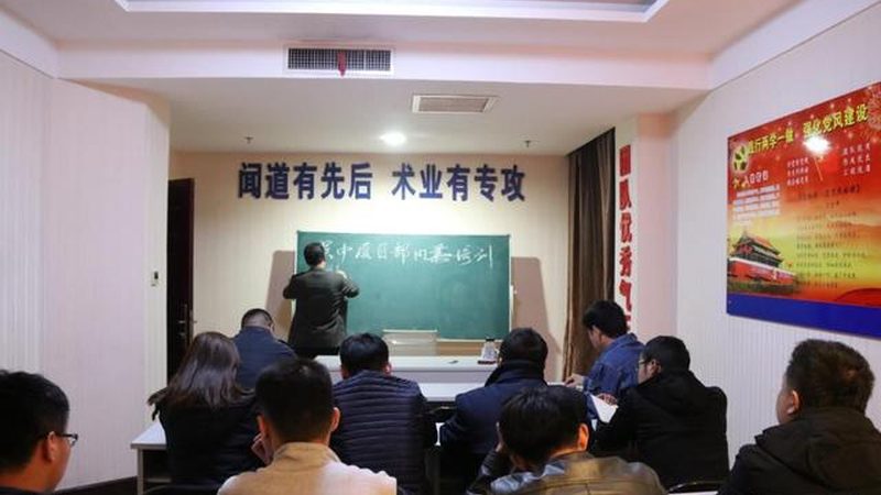 PLC编程与电工电路图：入门者的差异化学习路径