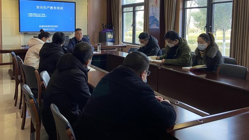 根据相关政策，以下人员可以申请职业技能提升补贴：