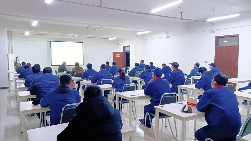 优质的内容是吸引和留住用户的关键。在课程内容上，应注重以下几点：